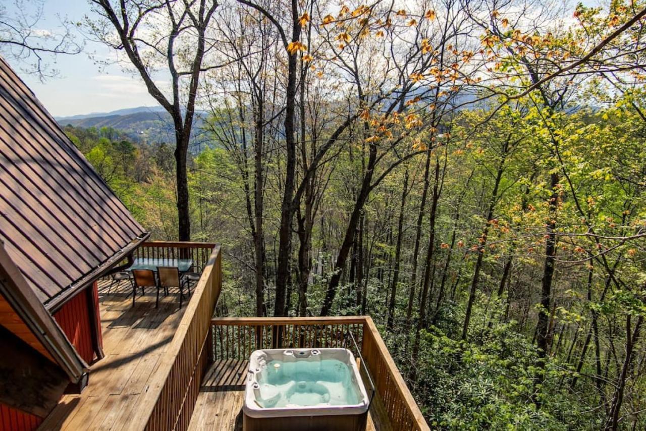 Bear View Chalet With Hot Tub And Near Ober Гатлінбург Екстер'єр фото