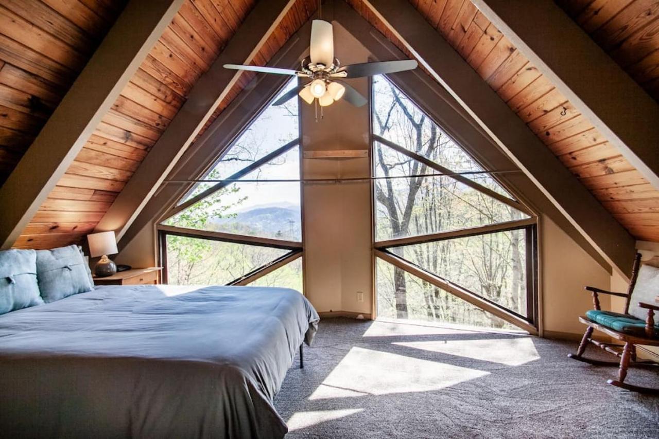 Bear View Chalet With Hot Tub And Near Ober Гатлінбург Екстер'єр фото