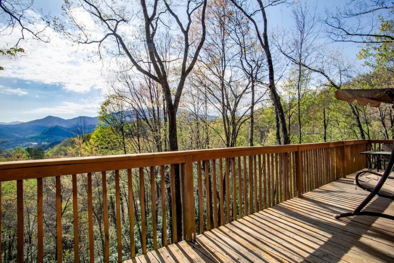 Bear View Chalet With Hot Tub And Near Ober Гатлінбург Екстер'єр фото